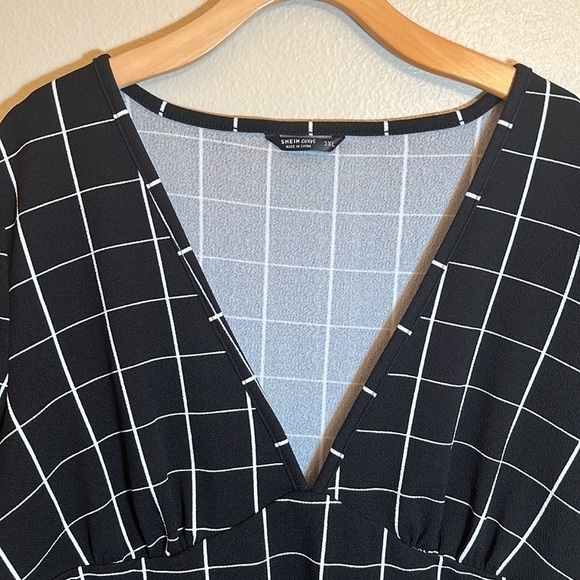 Shein Curve Plus Size Mini Short Sleeve Dress - Picture 2 of 13